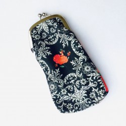 pouch for glasses